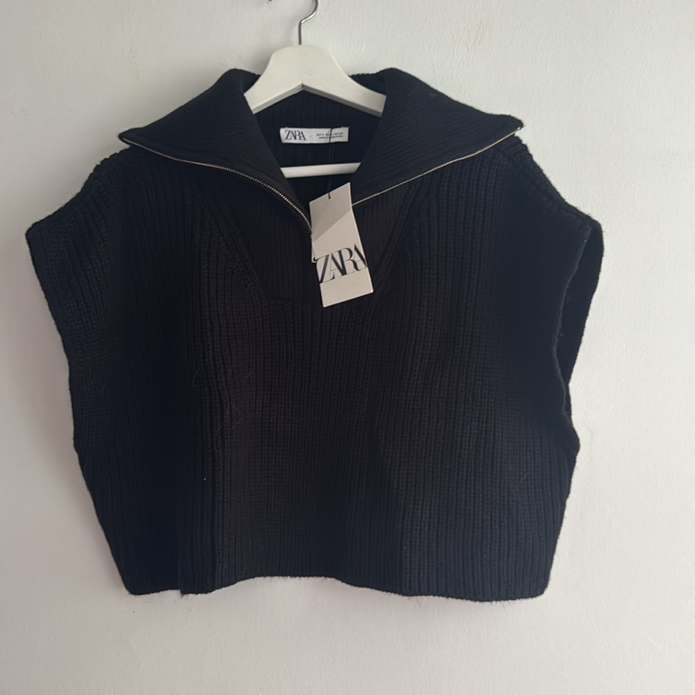 NWT Zara Black Zip Up Sleeveless Sweater for Women